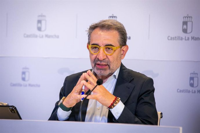 Archivo - El consejero de Sanidad de C-LM, Jesús Fernández Sanz, en una imagen de archivo.