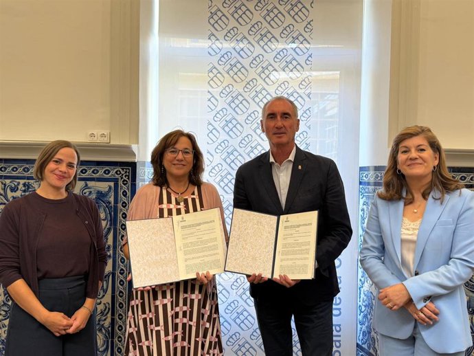 El alcalde de Segovia, José Mazarías, firma un convenio de colaboración para reforzar la intervención social y comunitaria con familias en situación de dificultades de carácter social
