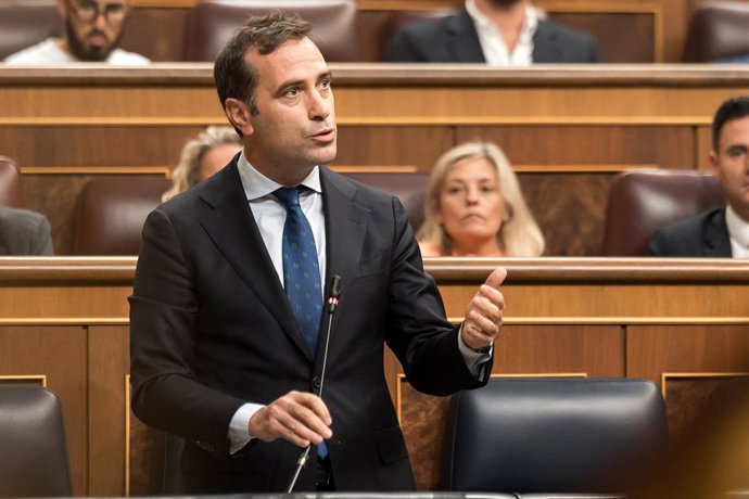 El vicepresidente primero y ministro de Economía, Comercio y Empresa, Carlos Cuerpo, durante una sesión plenaria, en el Congreso de los Diputados, a 16 de septiembre de 2026, en Madrid (España). 