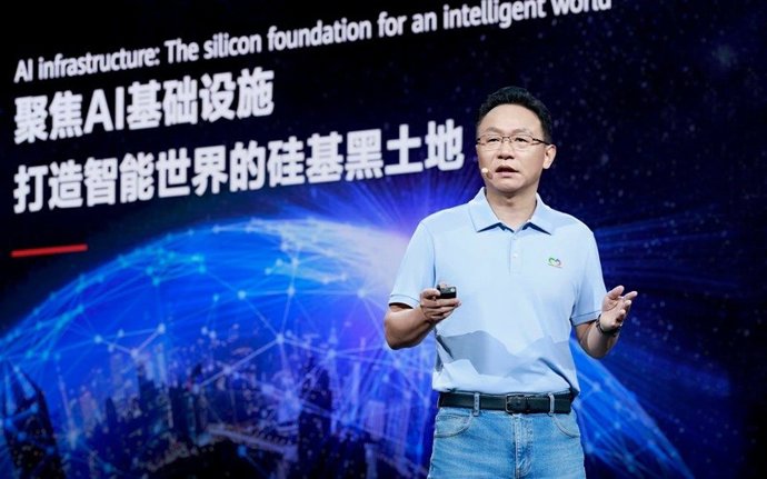 O vice-presidente do Conselho de Administração e presidente rotativo da Huawei, David Wang, no Huawei Connect.