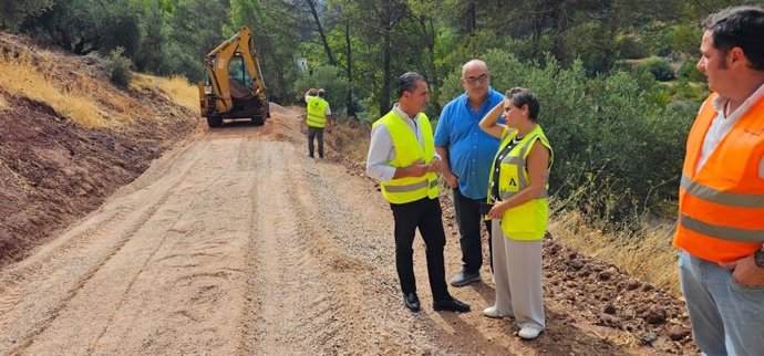Visita a las obras en el 'Camino de servicio'.