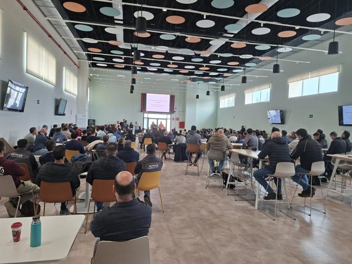 Archivo - Asamblea de la plantilla de Hitachi Energy en Córdoba, en una imagen de archivo.