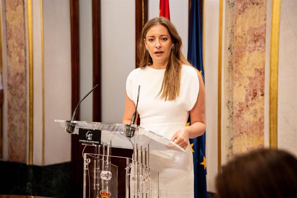 La portavoz del PP en el Congreso, Ester Muñoz, atiende a los medios de comunicación tras una sesión plenaria en el Congreso de los Diputados, a 9 de septiembre de 2026, en Madrid (España).
