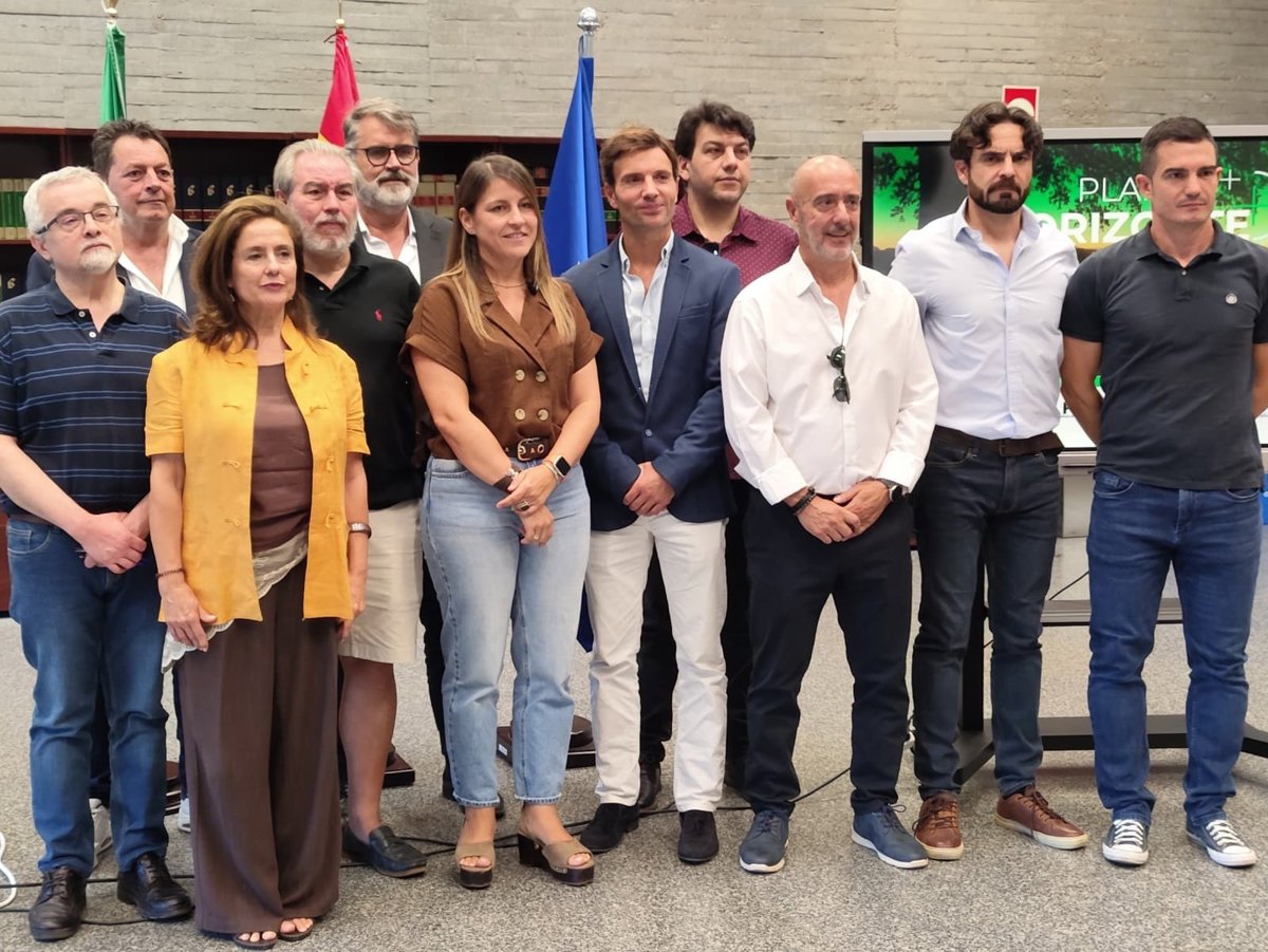 La Junta firma con PIDE, CSIF, ANPE y UGT el mejor acuerdo posible para los salarios y las condiciones de los docentes