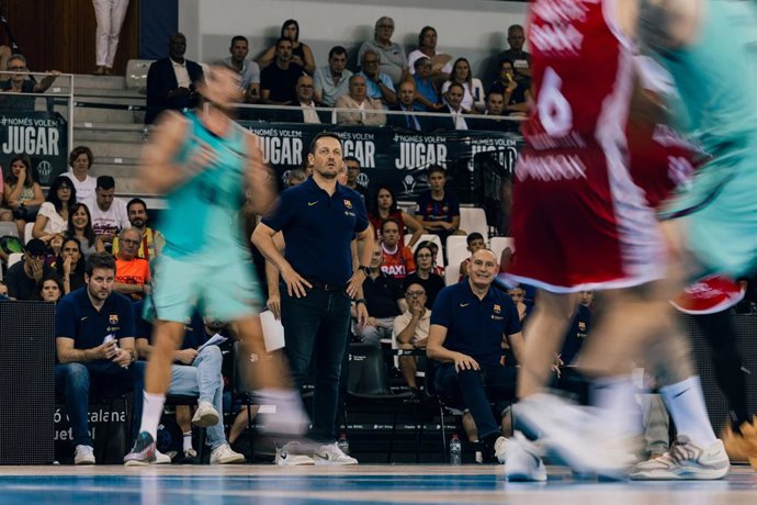 El entrenador del Barça, Aleksander Sekulic, en un partido de pretemporada en la Lliga Catalana