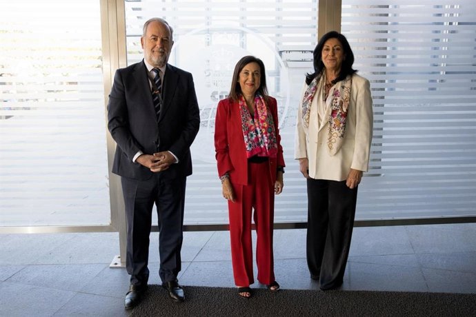 La ministra de Defensa, Margarita Robles, visita la sede del CNI.