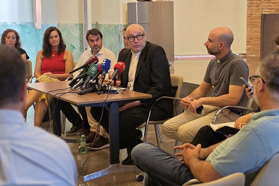 El obispo de Málaga, José Antonio Satué, en un encuentro con los medios de comunicación.