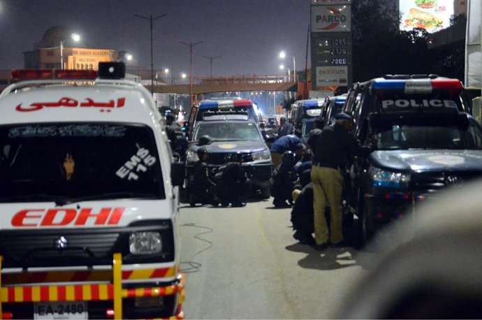 Archivo - Arxiu - Imatge d'arxiu de la Policia de Pakistan en un atac contra una comissaria