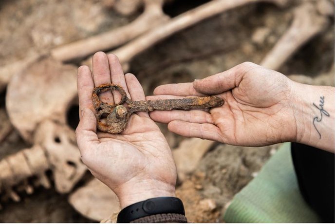 Archivo - De entre los 194 restos humanos recuperados por 'Universidad y Memoria' de la UGR en el barranco de Víznar' en diferentes campañas se ha identificado ya a 17. Los restos de las seis últimas víctimas represaliadas identificadas se entregan este s