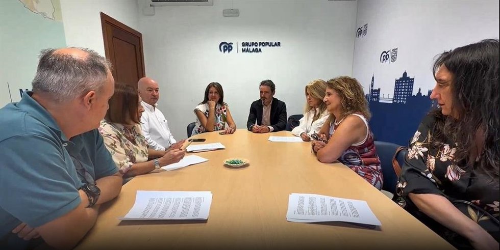 Encuentro de representantes del Partido Popular en Málaga con representantes de la sociedad ceutí.