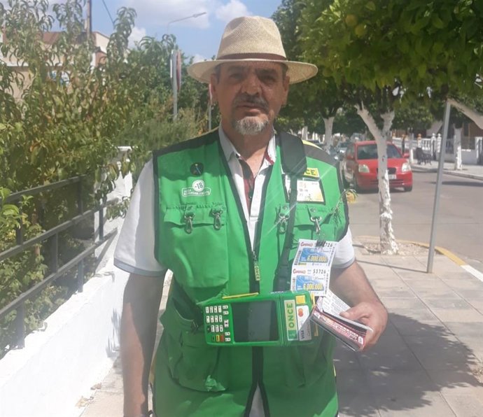 Manuel Cortés, vendedor de la ONCE en La Roda de Andalucía