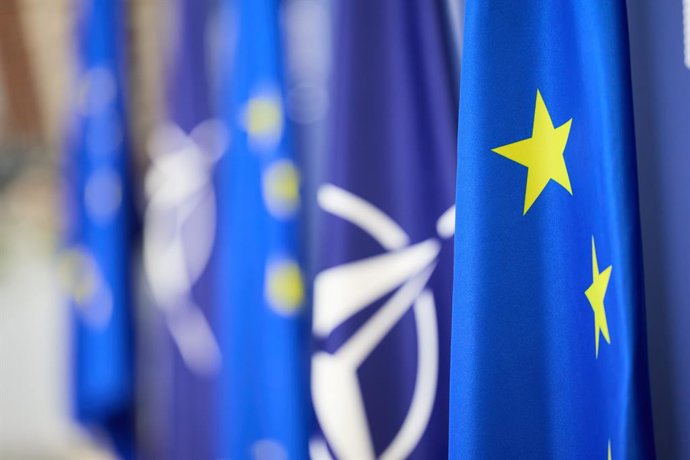 Bruselas pide a China limitar exportaciones de coches híbridos para evitar una nueva guerra comercial