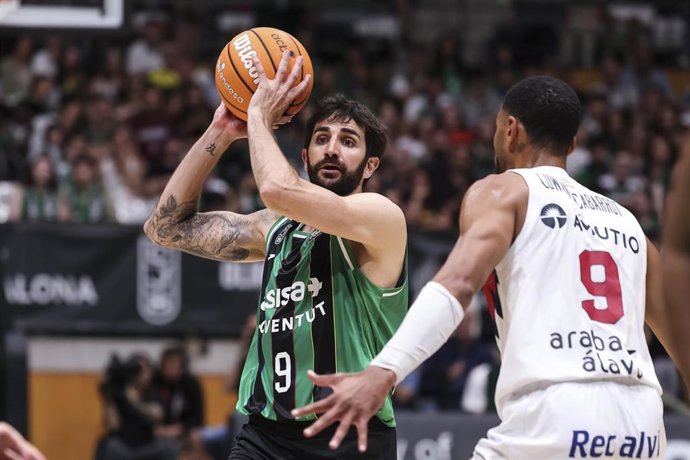 Archivo - Ricky Rubio (Asisa Joventut) durante el partido de playoffs de la ACB ante el Baskonia en Badalona (5 de junio de 2026)