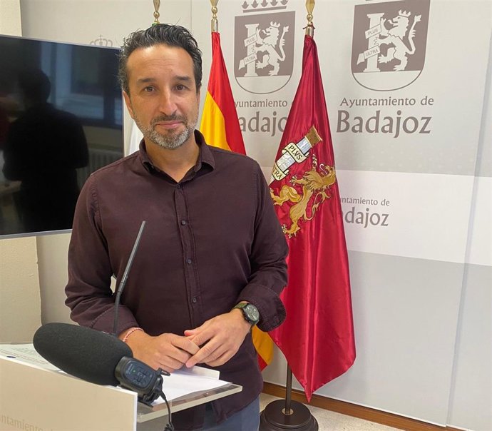 Archivo - Imagen de archivo del concejal del Grupo Municipal Socialista en el Ayuntamiento de Badajoz, Ricardo Cabezas