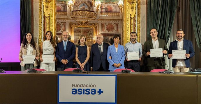 Entrega de las ayudas a proyectos de investigación e iniciativas sociales.