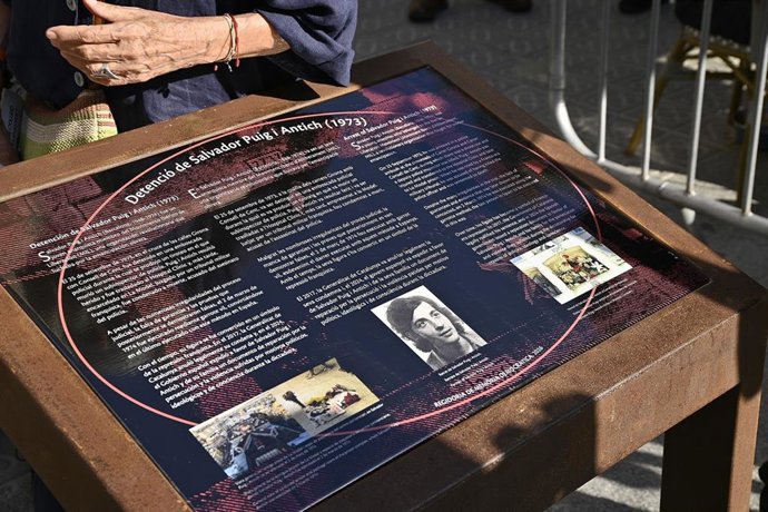Atril en homenaje a Salvador Puig Antich