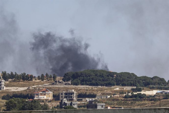Archivo - June 18, 2026, Nabatieh District, South Lebanon, lebanon: Israeli artillery shelling has continued for the fourth consecutive day targeting the outskirts of Kfartebnit and the Ali al-Taher area in southern Lebanon, amid escalating tensions along