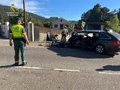 Un conductor resulta herido grave en O Porriño (Pontevedra) tras salirse de la vía y chocar contra un muro y un poste