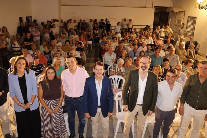 El presidente del PP de Córdoba, Adolfo Molina, en la presentación de la candidatura de Fernando Priego a la Alcaldía de Cabra.