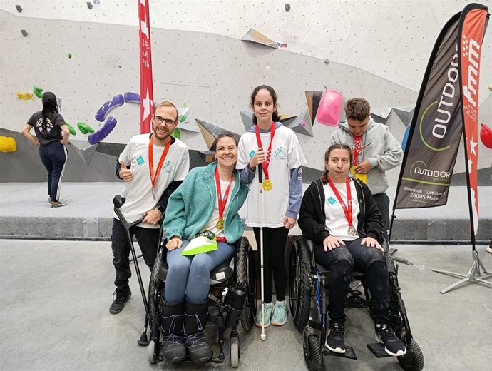 Equipo de escalada de la Fundación También