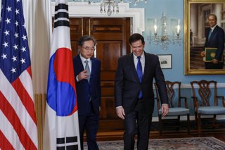 Archivo - July 31, 2025, Washington, District Of Columbia, USA: U.S. Secretary of State Marco Rubio (R) meets with South Korean Foreign Minister Cho Hyun (L) at the State Department in Washington D.C., on July 31, 2025.