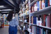 Foto: Madrid lee suspense y manga: 'La asistenta' y 'Naruto' lideran los préstamos en bibliotecas municipales hasta junio
