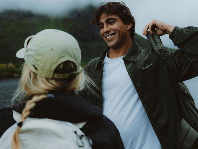 Qué llevar este otoño cuando refresca: chaquetas, jerséis y cárdigans que solucionan cualquier look