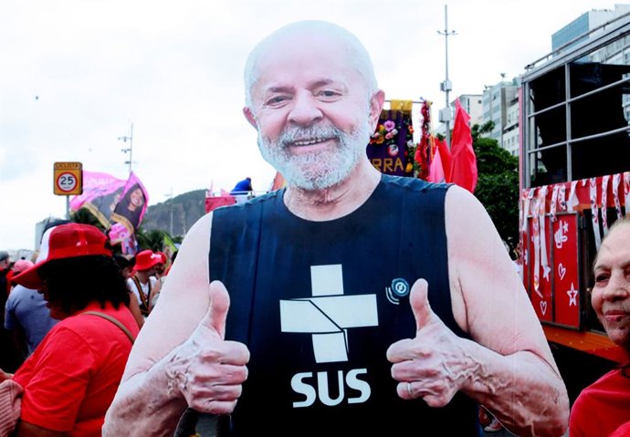 13 de setembro de 2026, Rio de Janeiro, Rio de Janeiro, Brasil: Rio de Janeiro (RJ) 13/09/2026 - Marcha “Dia 13 com Lula” em Copacabana com apoiadores do presidente Lula e candidato à reeleição para a presidência do Brasil, com a presença de artistas