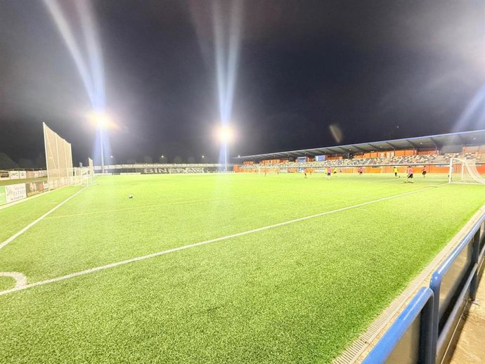 Nueva iluminación del estadio de fútbol de Los Olmos.
