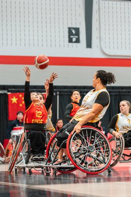 Imagen del partido entre España y China por el quinto puesto del Mundial de BSR 2026