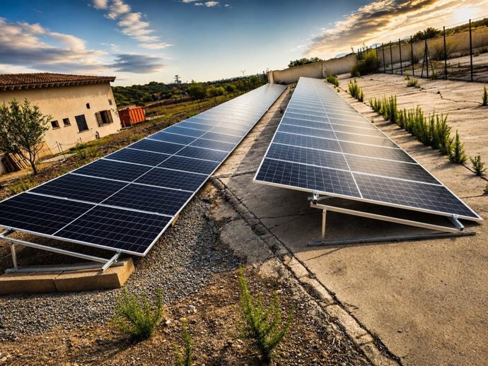 Instalan 113 placas solares en cuatro depuradoras de Mallorca.