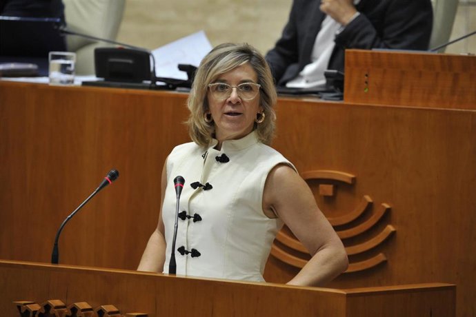 Archivo - La portavoz de Hacienda del Grupo Parlamentario Socialista en la Asamblea de Extremadura, María Curiel.