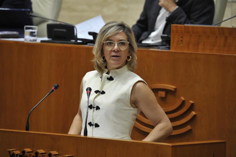 Archivo - La portavoz de Hacienda del Grupo Parlamentario Socialista en la Asamblea de Extremadura, María Curiel.
