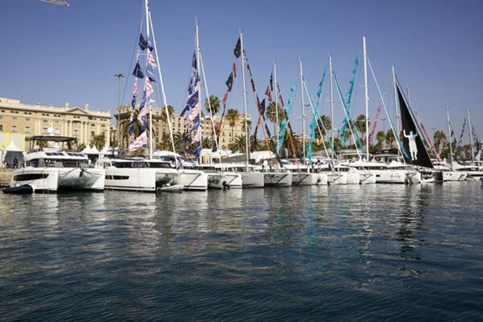 Archivo - Imagen de catamaranes.