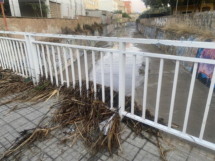 Archivo - Imagen de un torrente afectado por las lluvias en el barrio del Rafal, en Palma.