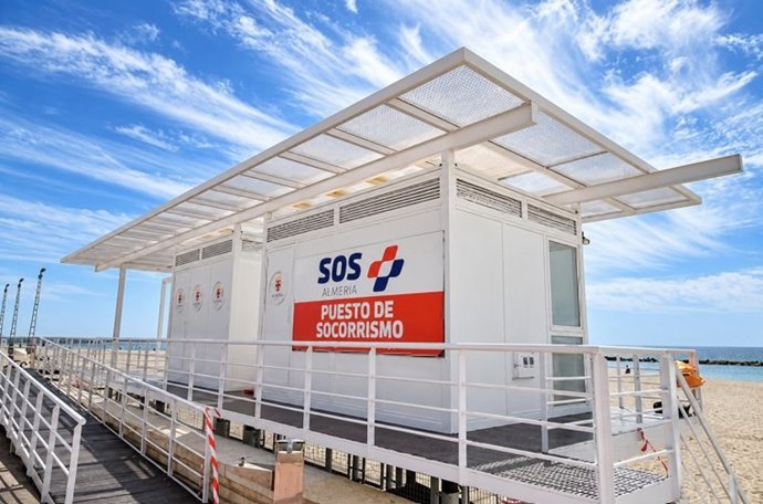 Puesto de socorrismo en una playa de Almería.