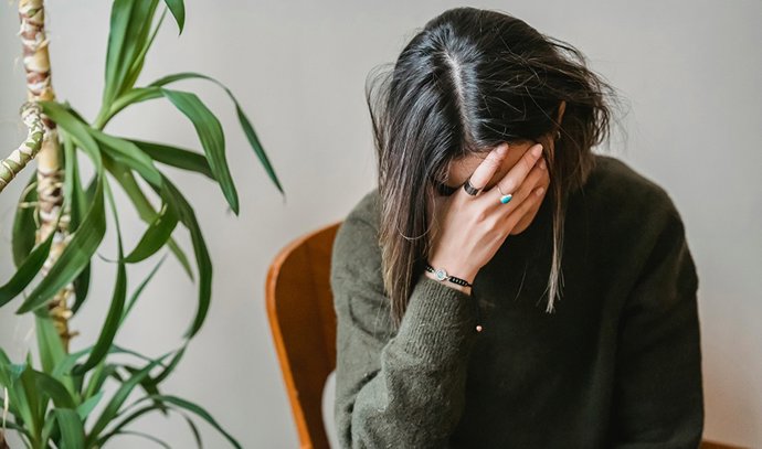 Archivo - Actitud triste y afligida