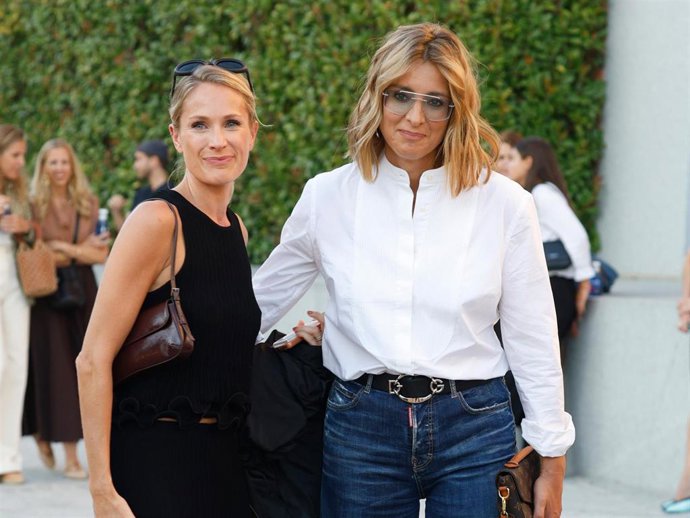 Sandra Barneda y Pascalle Paerel asisten al desfile de Alvarno celebrado en la Galería de las Colecciones Reales de Madrid