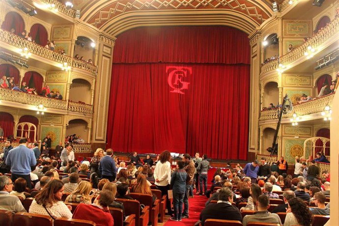 Archivo - Patio de butacas del Gran Teatro Falla en una sesión de Carnaval.