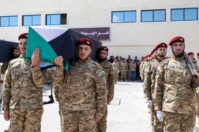 Funeral dos militares mortos na explosão de um arsenal em Deir Ezzor
