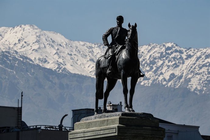 Santiago, 14 de Septiembre de 2026.  La Estatua del General Baquedano se encuentra lista para ser entregada y exhibida al público después de ser restaurada, instalada en su plinto y retirar los muros que la protegieron durante los trabajos  Diego