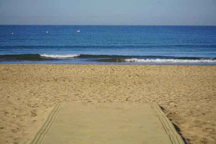 Archivo - Playa de Punta Umbría (Huelva).