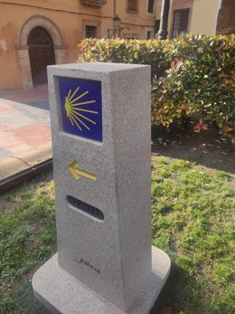 Archivo - Señal del inicio del Camino de Santiago en Oviedo (Camino Primitivo)