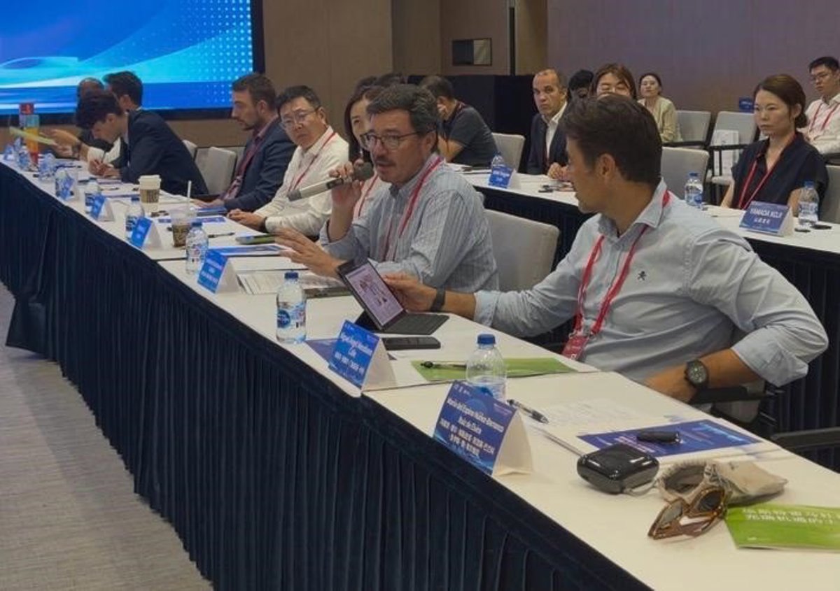 La Junta firma un acuerdo de confidencialidad con una empresa china interesada en implantarse en Extremadura