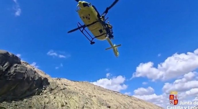 Auxilian en helicóptero a un deportista herido en una prueba de montaña en Navalperal de Tormes (Ávila)