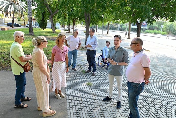 El Gobierno local de Jerez actuará en mejorar acerados, reasfaltar y poda en zona de La Canaleja.