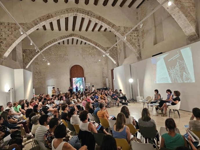 El Consorci de Museus forma a docentes de un centenar de centros públicos de la Comunitat Valenciana en prácticas artísticas y educativas para el curso 2026/2027
