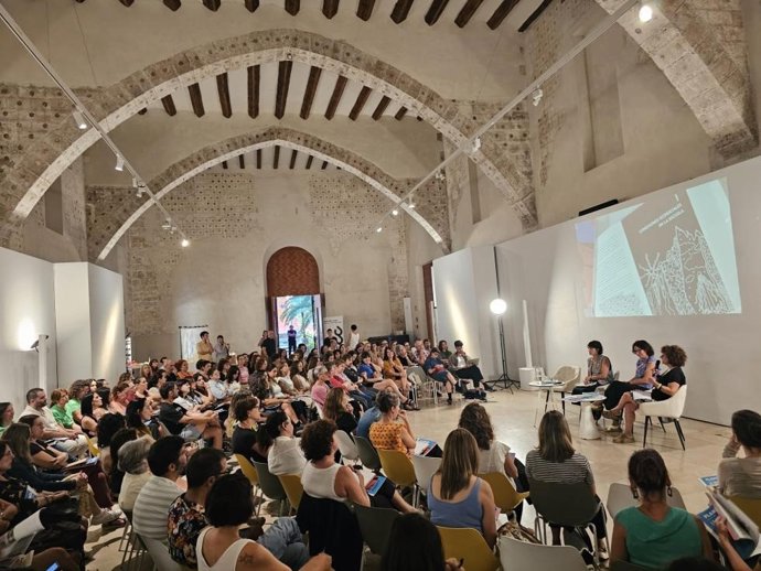 El Consorci de Museus forma a docentes de un centenar de centros públicos de la Comunitat Valenciana en prácticas artísticas y educativas para el curso 2026/2027