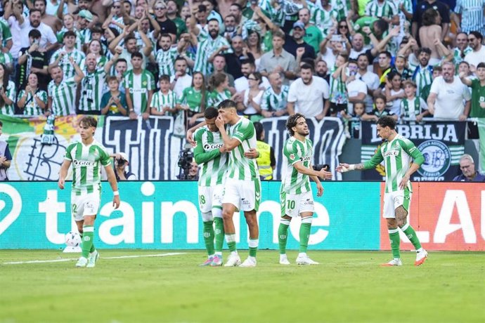 El entonado Betis quiere ser también pesadilla sevillana en Riazor Los jugaadores del Real Betis celebran su gol ante el Getafe CF en LaLiga EA Sports 26-27