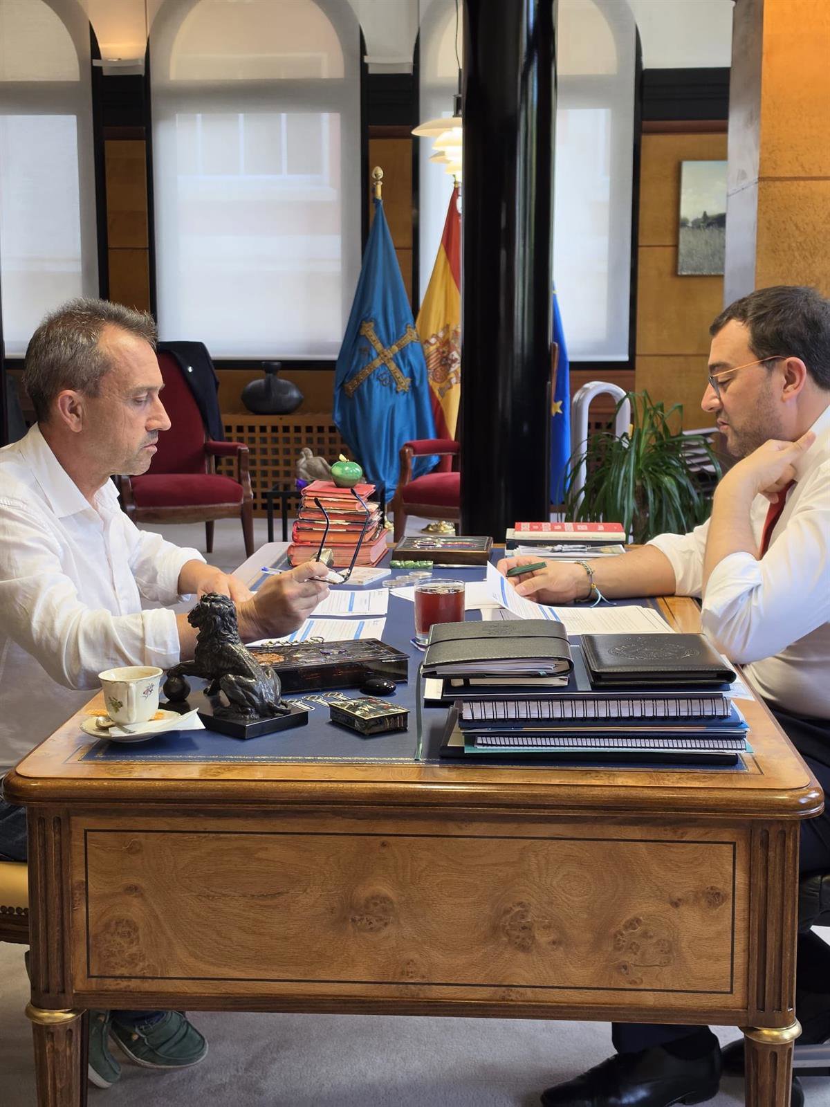Barbón y Zapico preparan juntos el debate de orientación política para llevar al parlamento una posición común